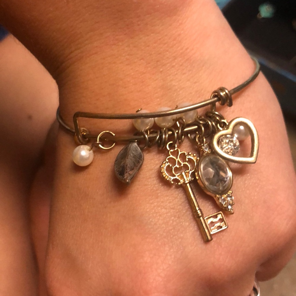 2 bracelets - Picture 3 of 3